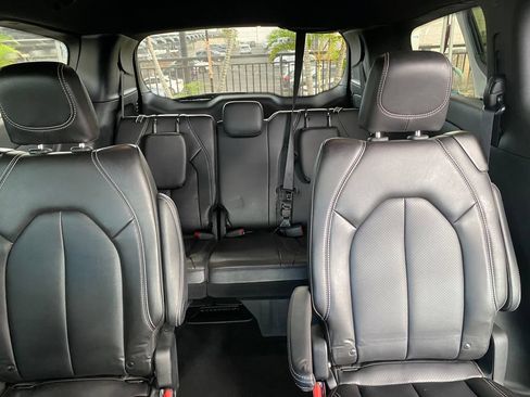 Used 2026 Chrysler Pacifica Select FWD image 18