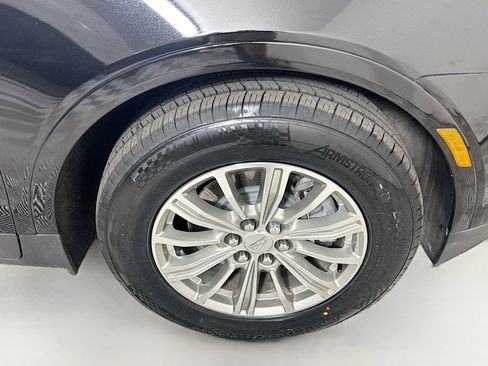 Used 2018 Cadillac XT5 Luxury w/ Driver Awareness Package image 32