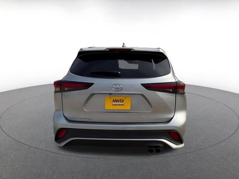 Used 2025 Toyota Highlander XSE AWD/4WD image 12