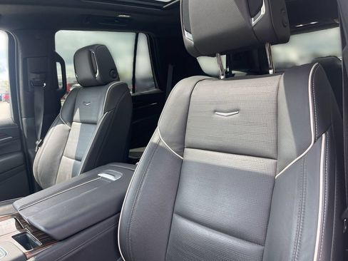 Certified 2023 Cadillac Escalade Premium Luxury w/ Performance Package AWD/4WD image 4