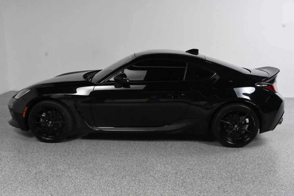 Used 2023 Toyota GR86 Premium RWD image 3