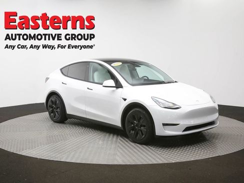 Used 2022 Tesla Model Y Long Range image 44