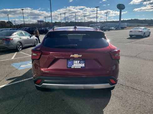 Used 2025 Chevrolet Trax LT w/ LT Convenience Package image 4