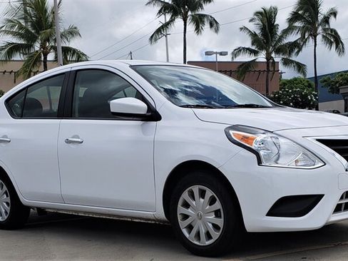 Used 2018 Nissan Versa SV FWD image 7