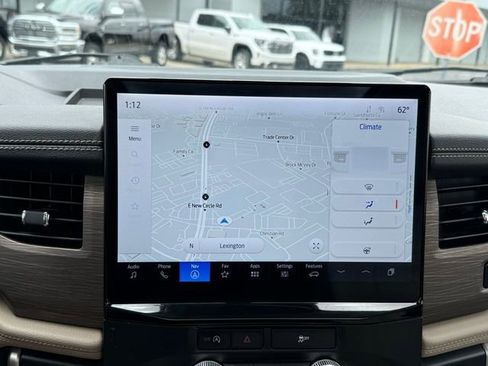 Used 2024 Ford Expedition Limited image 16