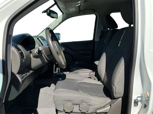 Used 2019 Nissan Frontier PRO-4X image 3