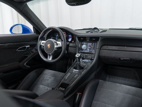 Certified 2016 Porsche 911 Carrera GTS RWD image 23