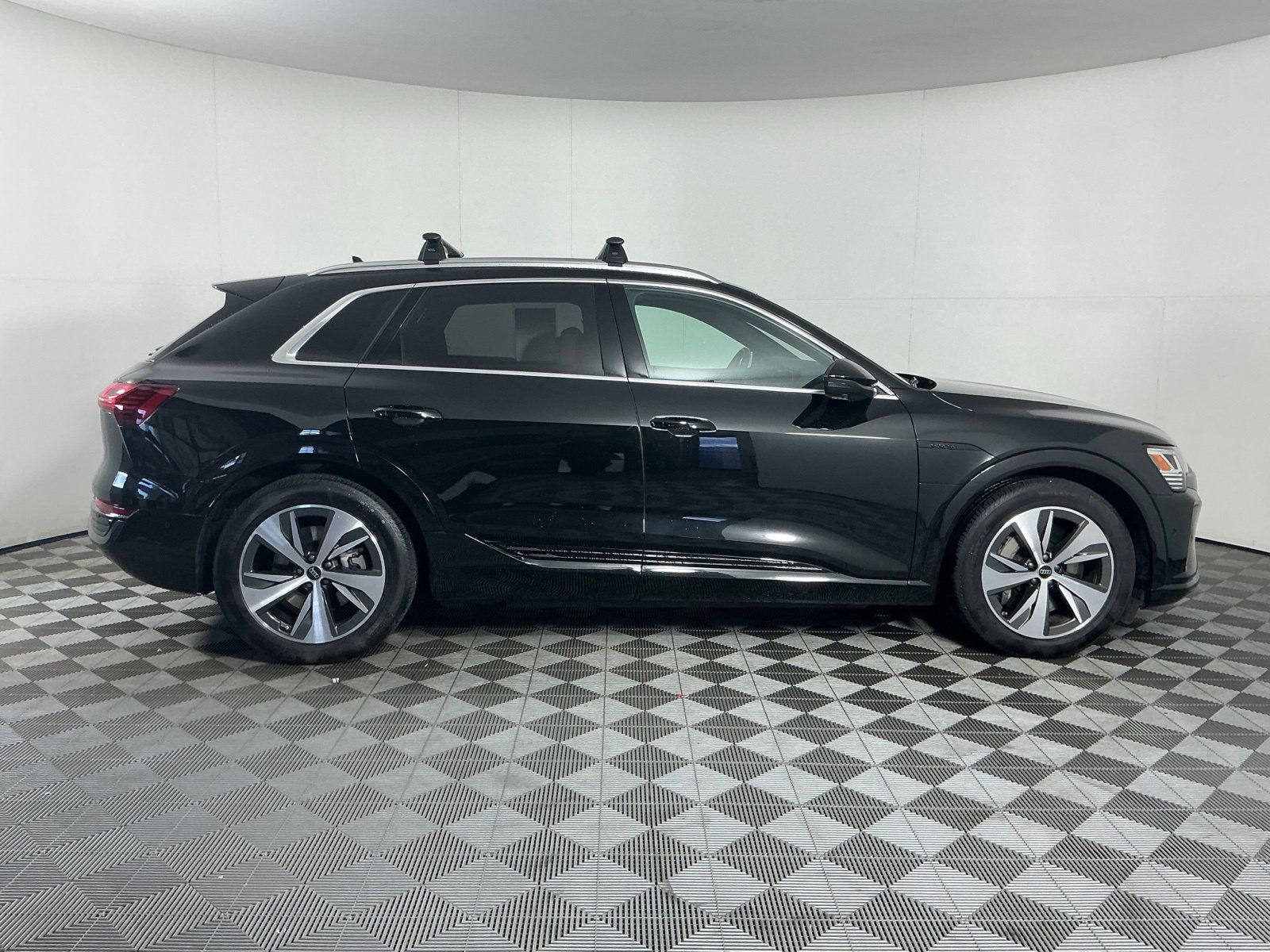 Used 2024 Audi Q8 e-tron Premium Plus w/ Premium Plus Package AWD/4WD image 9