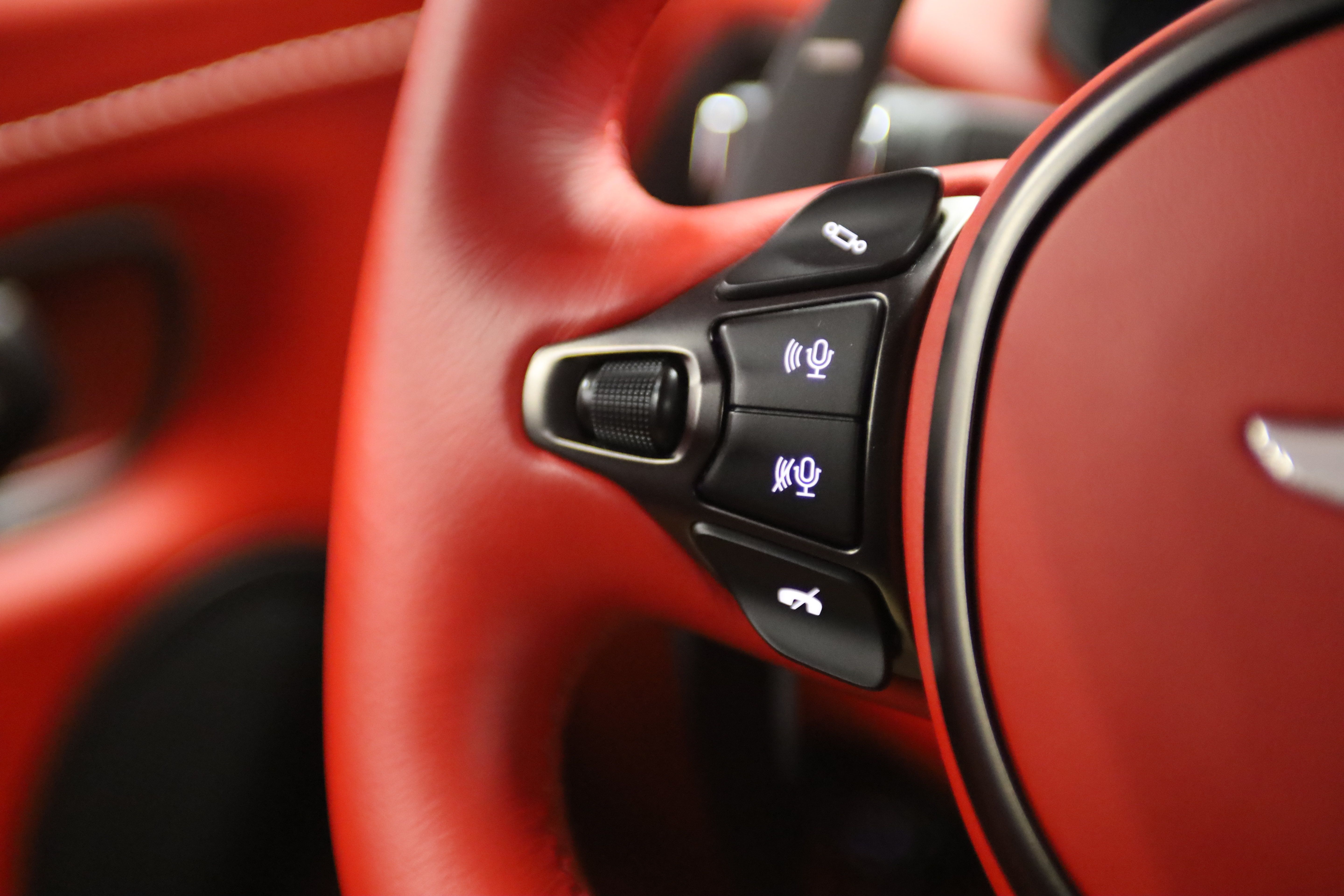 Used 2019 Aston Martin V8 Vantage Coupe RWD image 20