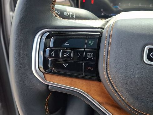 Used 2024 Jeep Grand Wagoneer Series III w/ Rear Seat Video Group 1 AWD/4WD image 20
