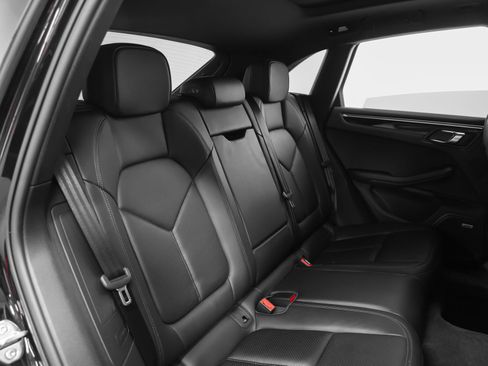 Certified 2022 Porsche Macan AWD/4WD image 24