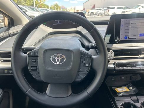 Used 2025 Toyota Prius LE FWD image 9