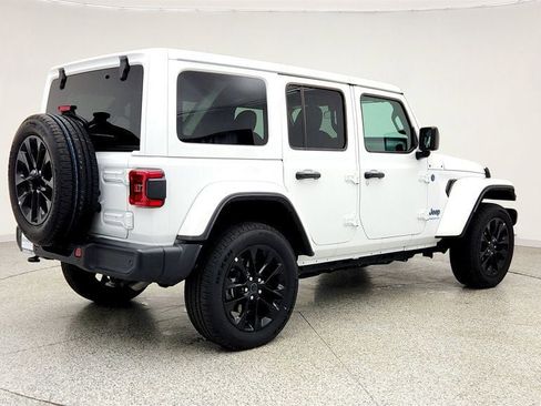 Used 2025 Jeep Wrangler Unlimited Sahara w/ Safety Group image 5