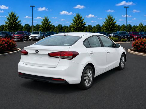 Used 2017 Kia Forte LX w/ LX Popular Package FWD image 5