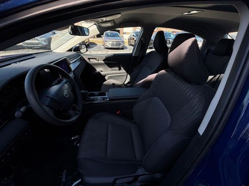Used 2025 Toyota Camry LE image 31