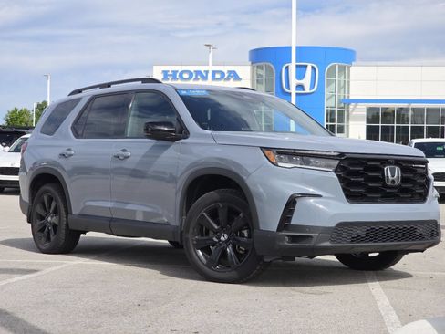 Certified 2025 Honda Pilot Black Edition image 2
