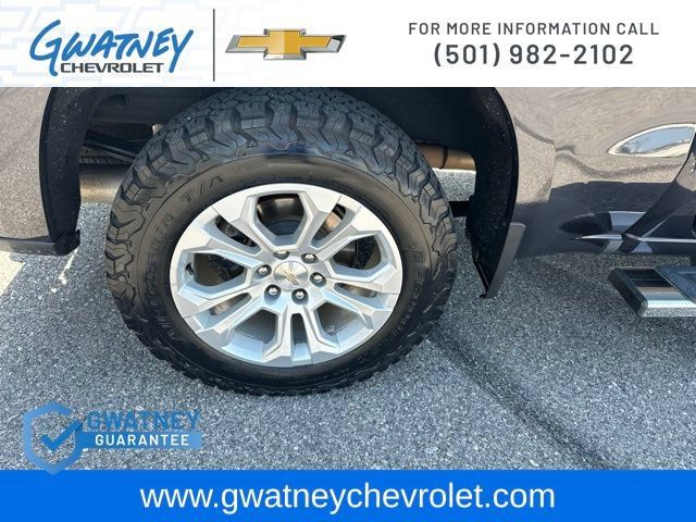 Used 2022 Chevrolet Silverado 1500 LTZ w/ Z71 Off-Road Package AWD/4WD image 12