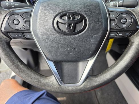 Used 2020 Toyota Camry LE image 10