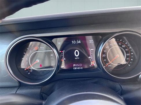 Used 2019 Jeep Wrangler Unlimited Sahara image 15