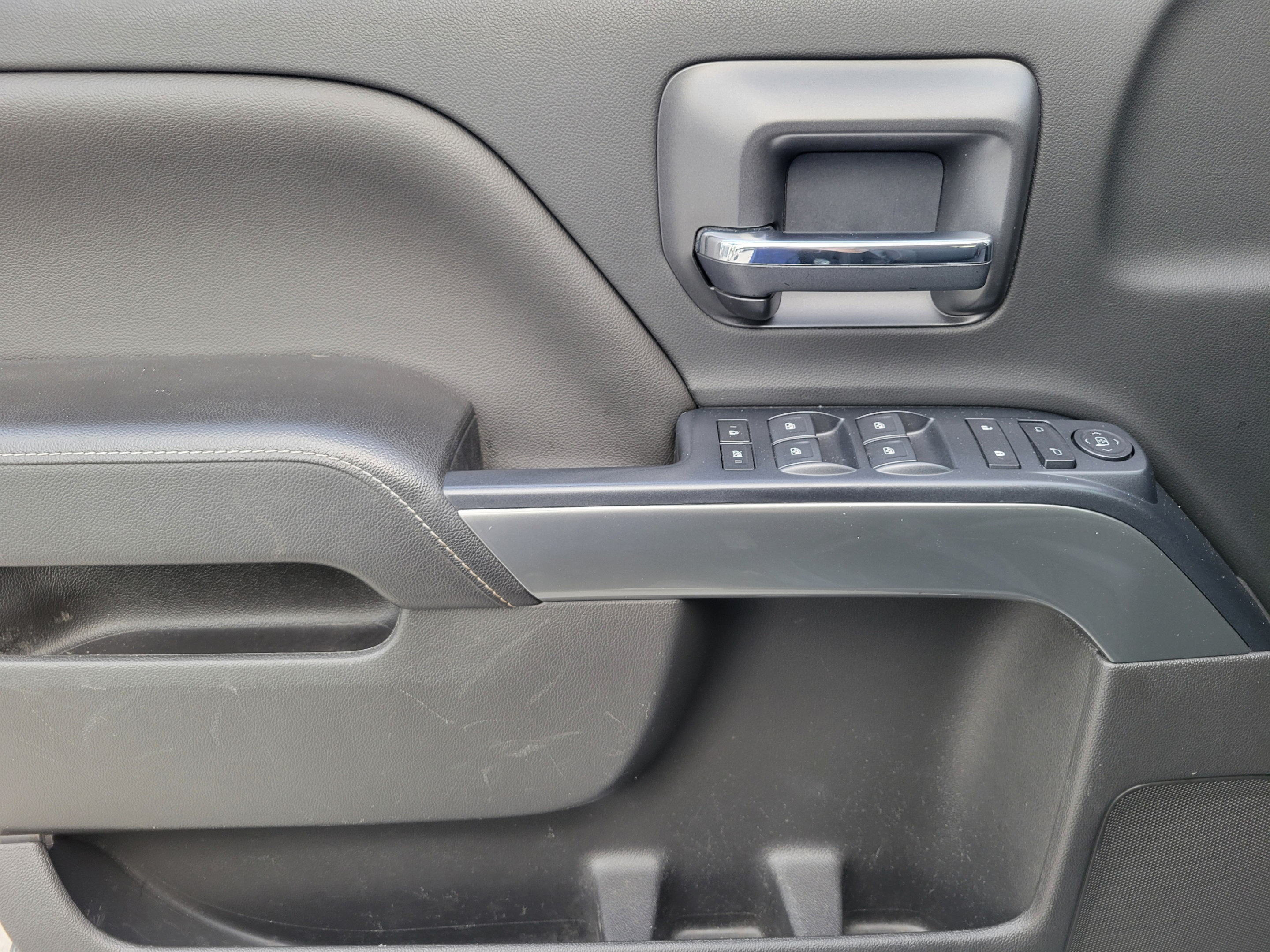 Used 2018 Chevrolet Silverado 1500 LT w/ All Star Edition RWD image 12