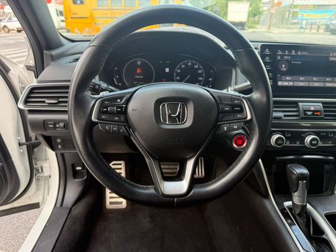 Used 2018 Honda Accord Sport image 13