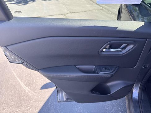 Used 2025 Nissan Rogue SV FWD image 17