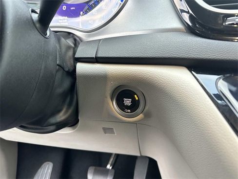 Certified 2023 Chrysler Pacifica Touring-L image 27