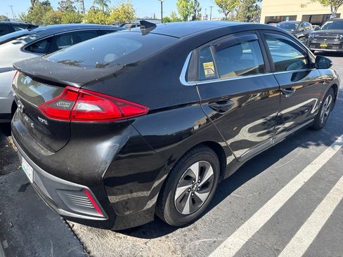 Used 2017 Hyundai Ioniq SEL FWD image 3