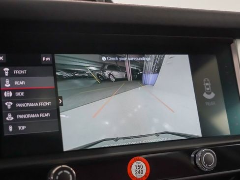 Used 2025 Porsche Macan image 30