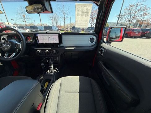 Used 2025 Jeep Wrangler Unlimited Sahara w/ Safety Group image 20