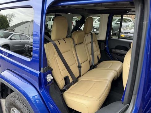 Used 2018 Jeep Wrangler Unlimited Sahara w/ Dual Top Group AWD/4WD image 15