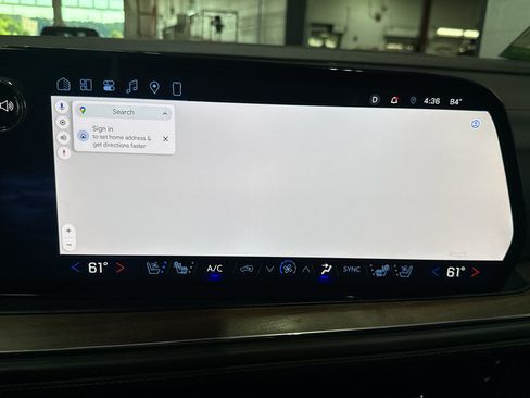 Used 2025 Chevrolet Suburban High Country AWD/4WD image 32