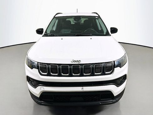 Used 2022 Jeep Compass Latitude image 2