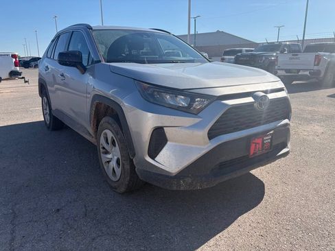 Used 2019 Toyota RAV4 LE FWD image 7