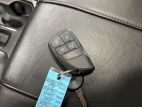 Used 2023 GMC Sierra 1500 AT4X image 26