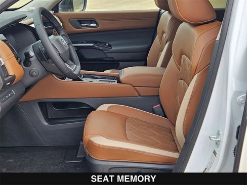 New 2026 Nissan Pathfinder Platinum image 11