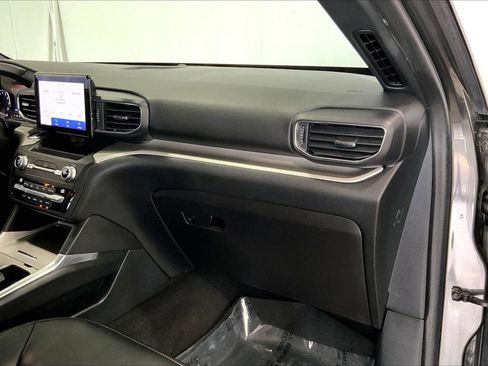 Used 2020 Ford Explorer XLT w/ Equipment Group 202A RWD image 16
