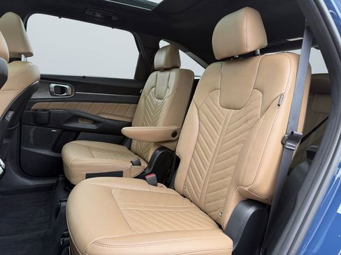 Used 2025 Kia Sorento SX Prestige w/ Olive Brown Leather Package image 13