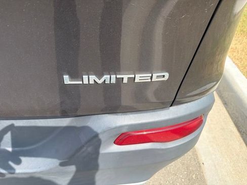Used 2016 Jeep Cherokee Limited FWD image 4