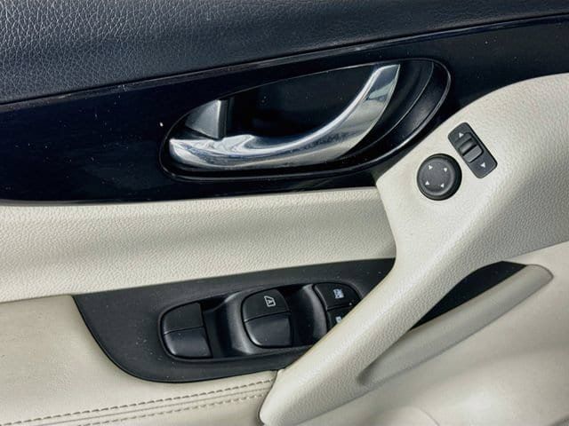 Used 2022 Nissan Rogue Sport SV FWD image 17