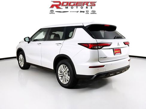Used 2024 Mitsubishi Outlander ES image 6