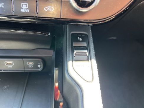 Certified 2023 Kia Telluride EX w/ EX Captain's Chair Package image 25