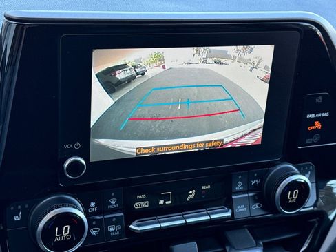 Certified 2024 Toyota Highlander XLE AWD/4WD image 20