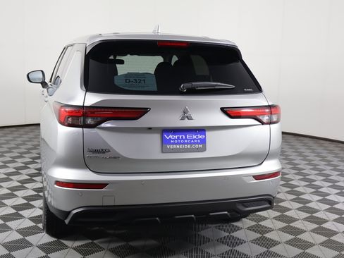 Used 2024 Mitsubishi Outlander ES image 7