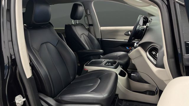 Used 2024 Chrysler Pacifica Touring-L FWD image 22