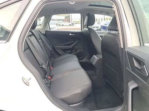 Used 2019 Volkswagen Jetta SE image 16