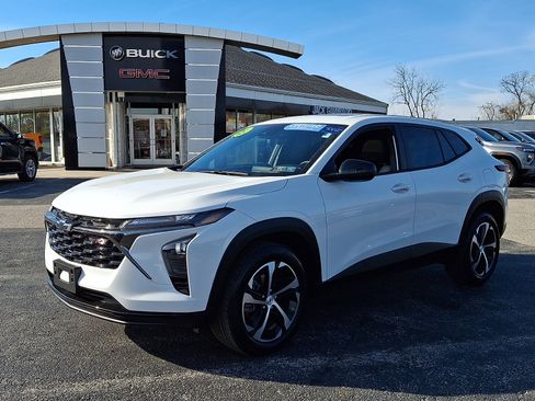 Certified 2025 Chevrolet Trax RS w/ Sunroof Package image 3