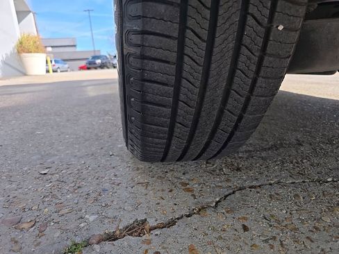 Used 2024 Toyota Highlander XLE image 47