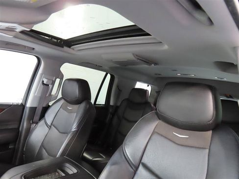Used 2016 Cadillac Escalade Luxury RWD image 18