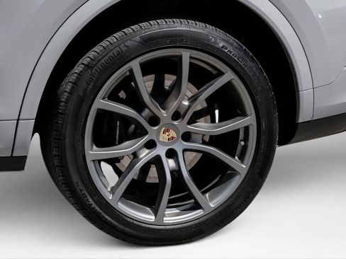 Used 2023 Porsche Cayenne Turbo AWD/4WD image 59